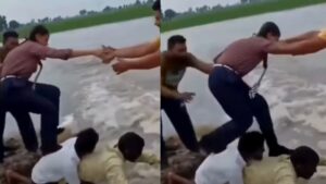 पंजाब में भारी बारिश के बीच 2 शख्स बने संकटमोचक, पीठ को ही पुल बना कर 30 स्कूली बच्चों को पार कराया रास्ता, Video देखें