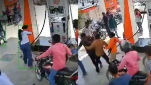 petrol-pump-girl-fight-video-at-gorakhpur